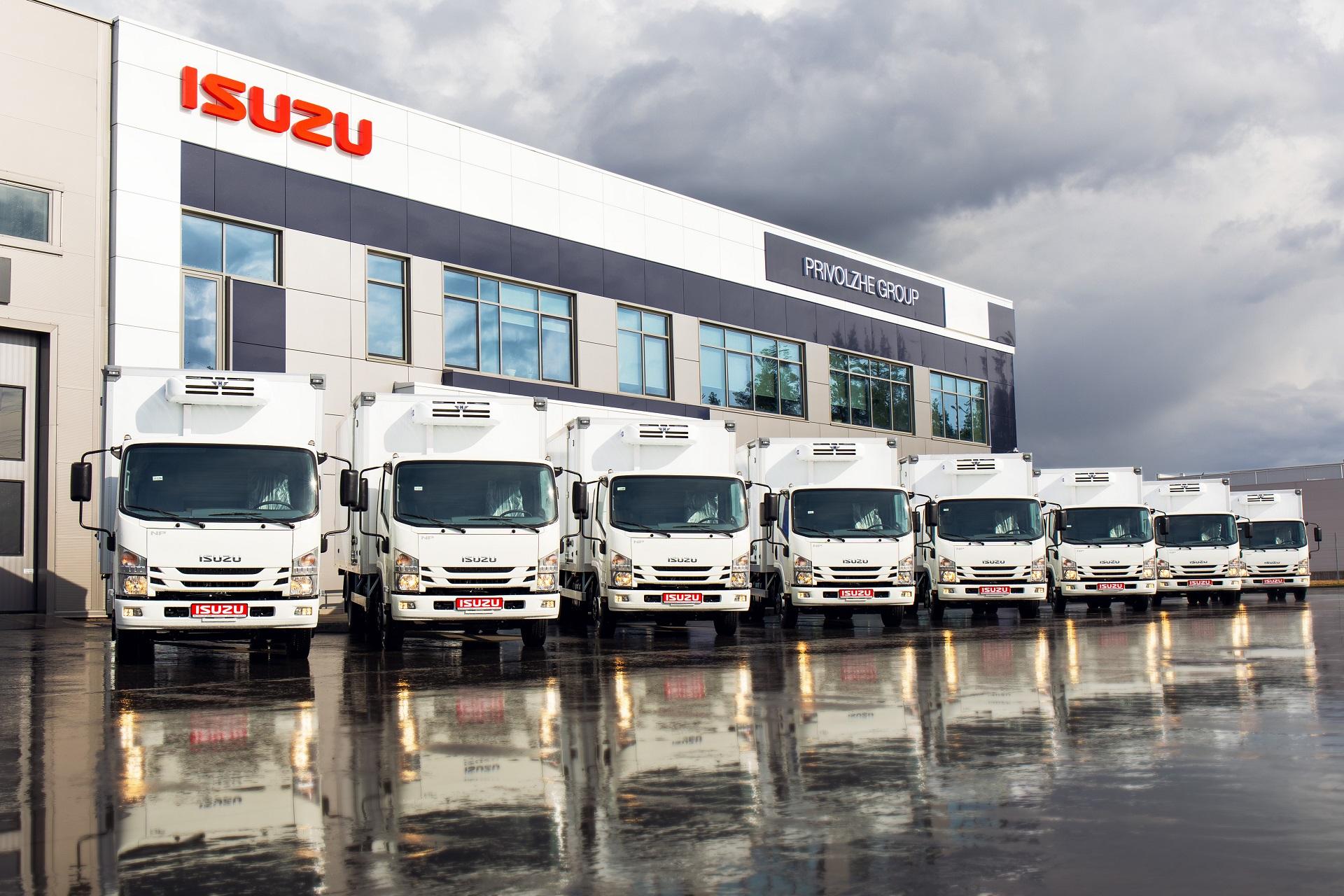 Отгрузка крупной партии малотоннажных грузовиков ISUZU ELF
